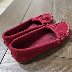 Minnetonka Kilty Moccasins, Women's Size 6.5